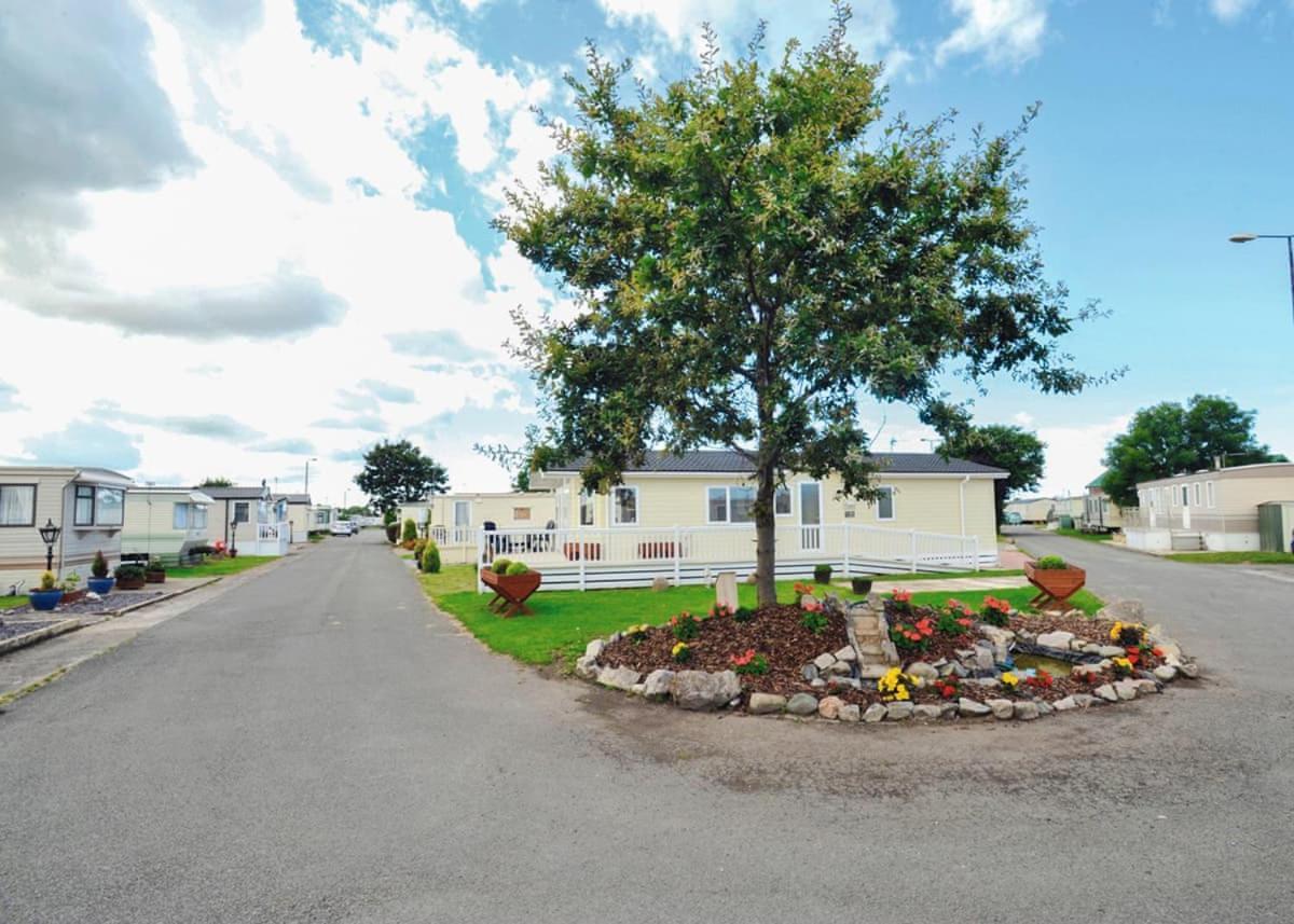 Robin Hood Rhyl Hotel Bagian luar foto
